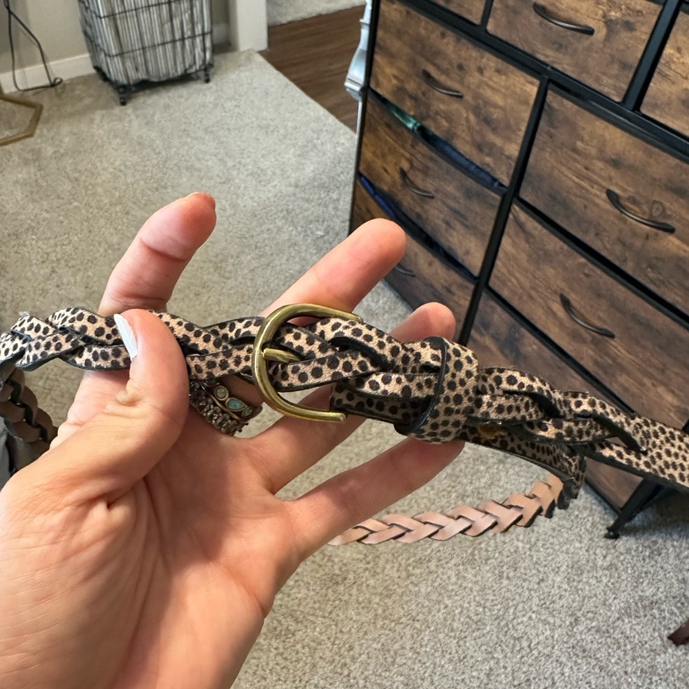 Adjustable cheetah print belt